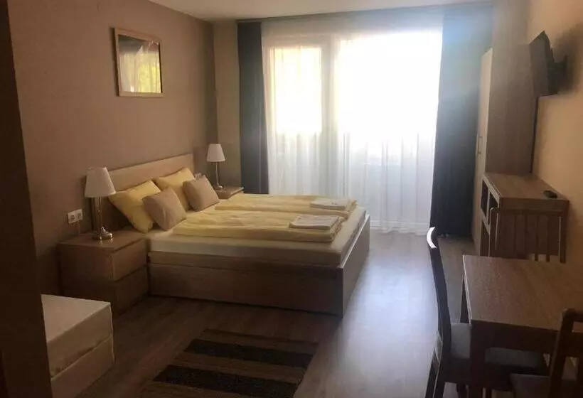 Aamiaismajoitus (B&B) Castellum Apartmanház