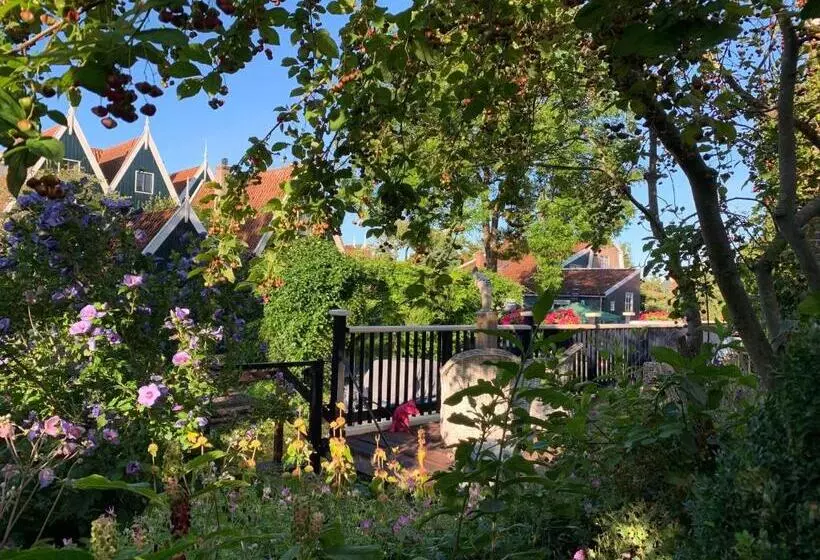 Aamiaismajoitus (B&B) Oude Postkantoor De Rijp