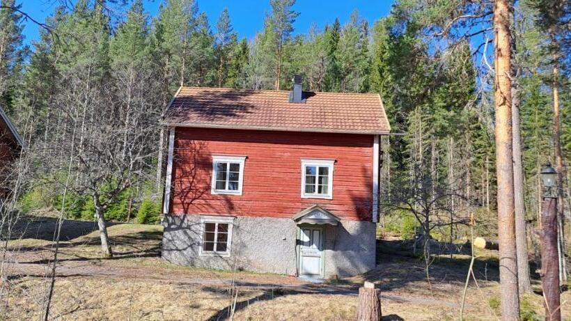 צימר Skålsjögården Timber Lodge