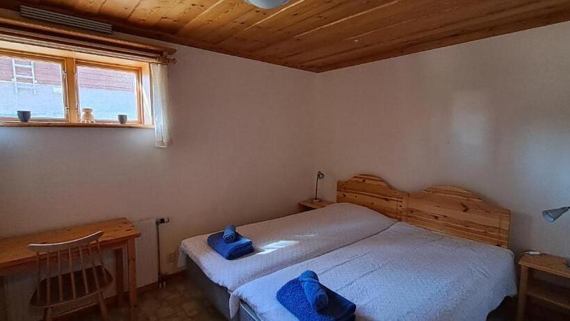 צימר Skålsjögården Timber Lodge