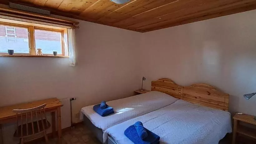 Aamiaismajoitus (B&B) Skålsjögården Timber Lodge