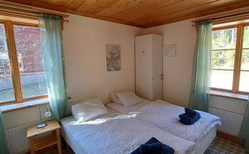 Aamiaismajoitus (B&B) Skålsjögården Timber Lodge