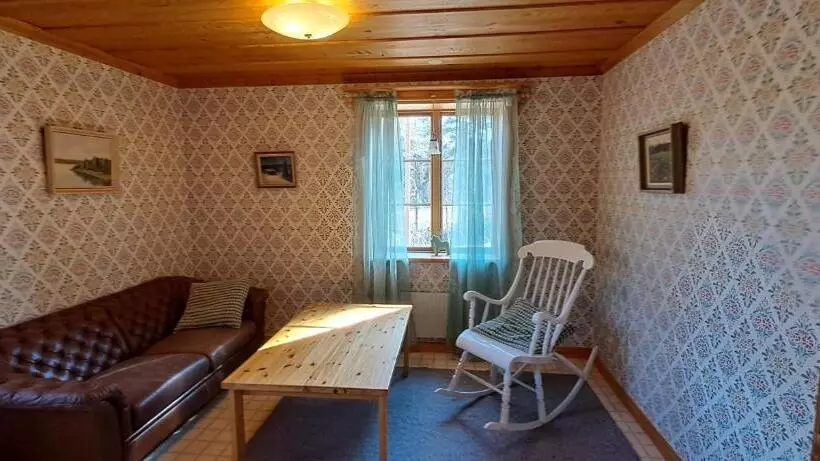 Aamiaismajoitus (B&B) Skålsjögården Timber Lodge