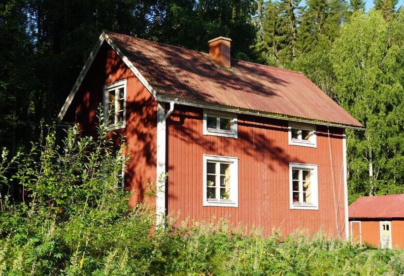 צימר Skålsjögården Timber Lodge