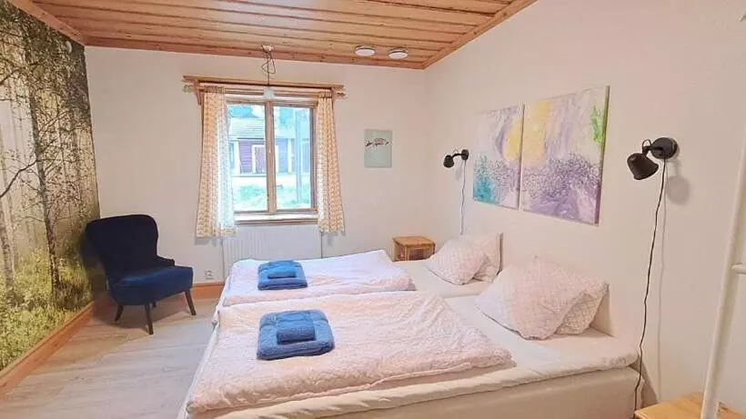 Aamiaismajoitus (B&B) Skålsjögården Timber Lodge