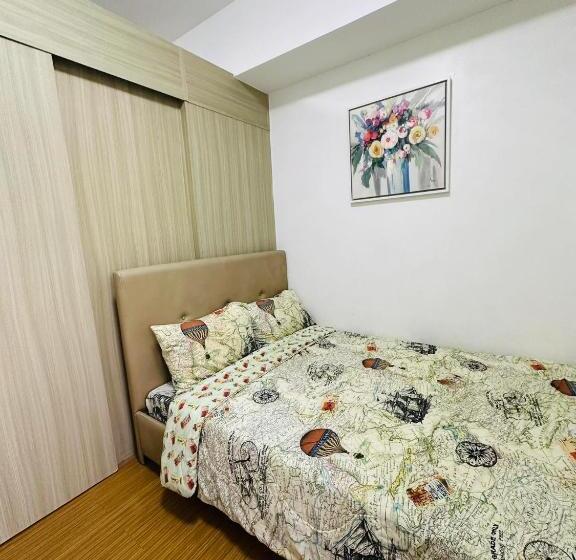 Hotelli 1bedroom With Balcony Taguig Near Bgc Mc Kinley