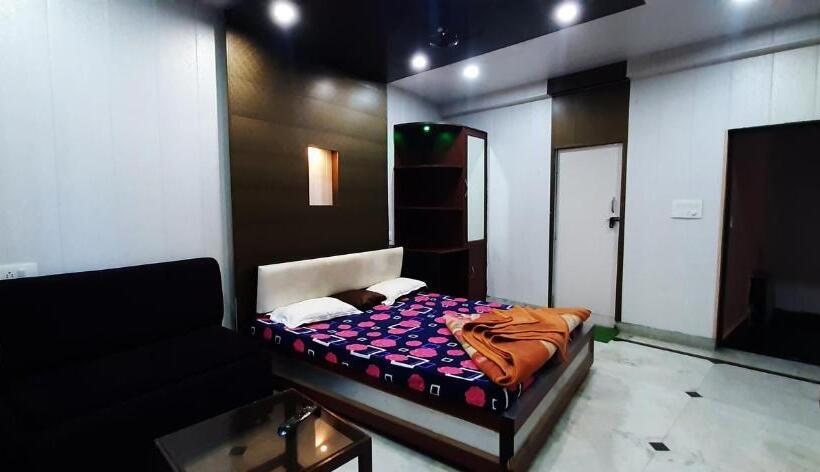 هتل Avadh Guest House