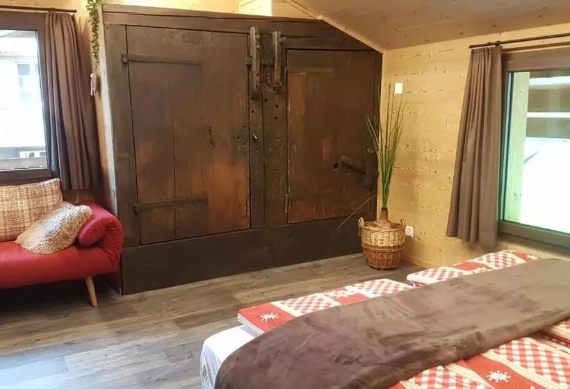 هتل Chalet Bei Der Arve