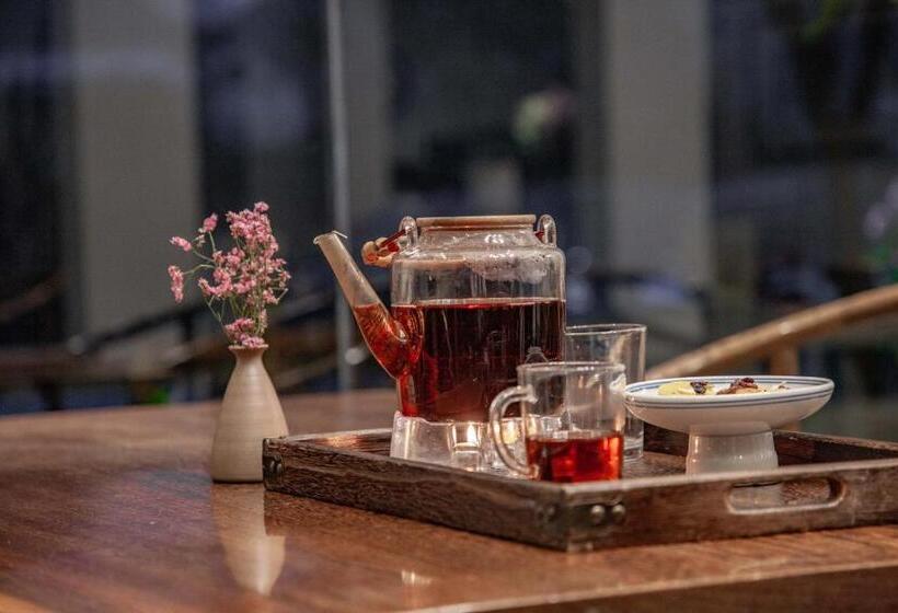 Hotel Serene Vale Inn Guilin Free One Way Pick Up Service To High Speed Railway Station For 2 Nights