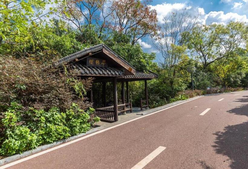 Hotel Serene Vale Inn Guilin Free One Way Pick Up Service To High Speed Railway Station For 2 Nights