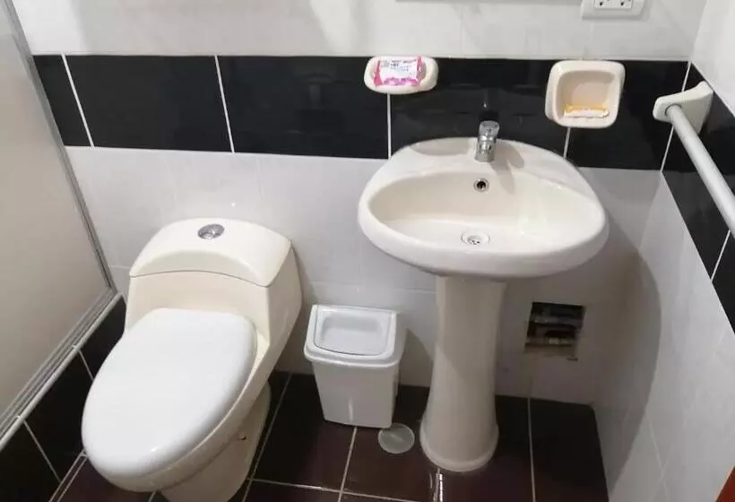 هتل Residencial Los Tres Pinos