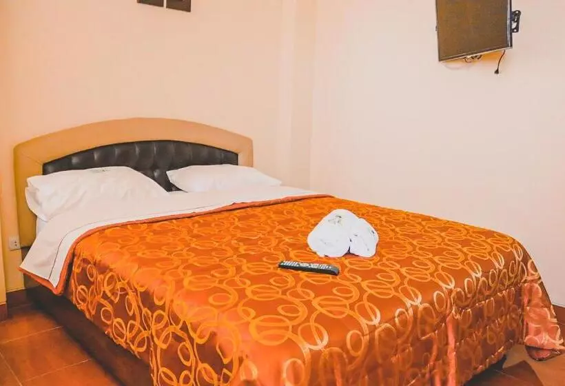 هتل Residencial Los Tres Pinos