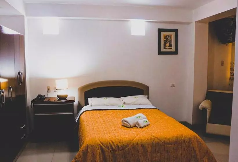 هتل Residencial Los Tres Pinos