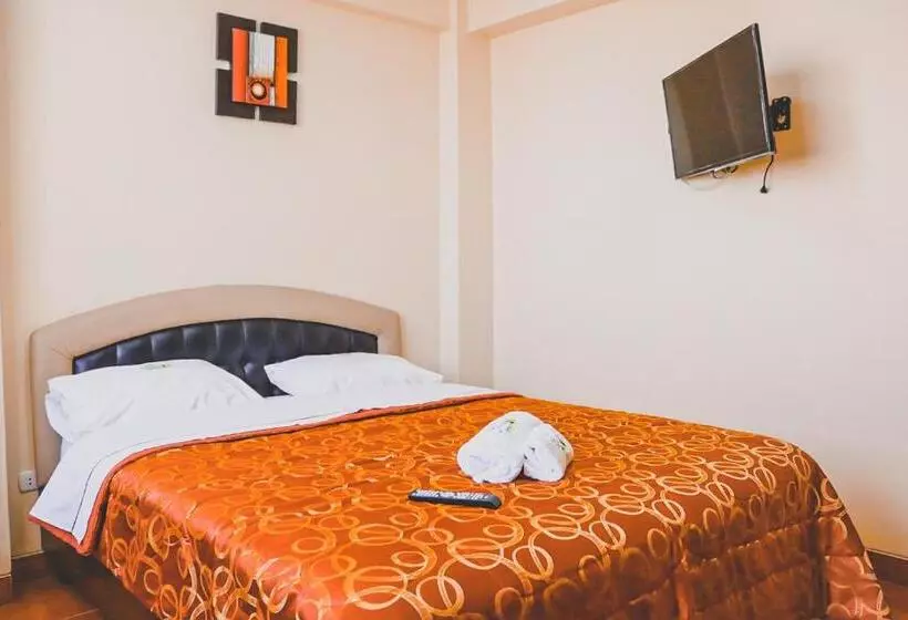 هتل Residencial Los Tres Pinos