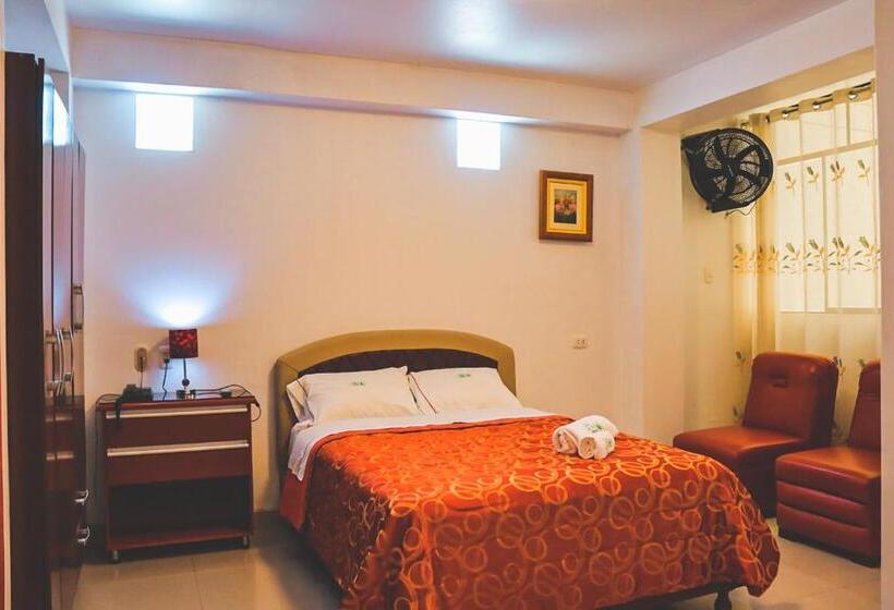 هتل Residencial Los Tres Pinos