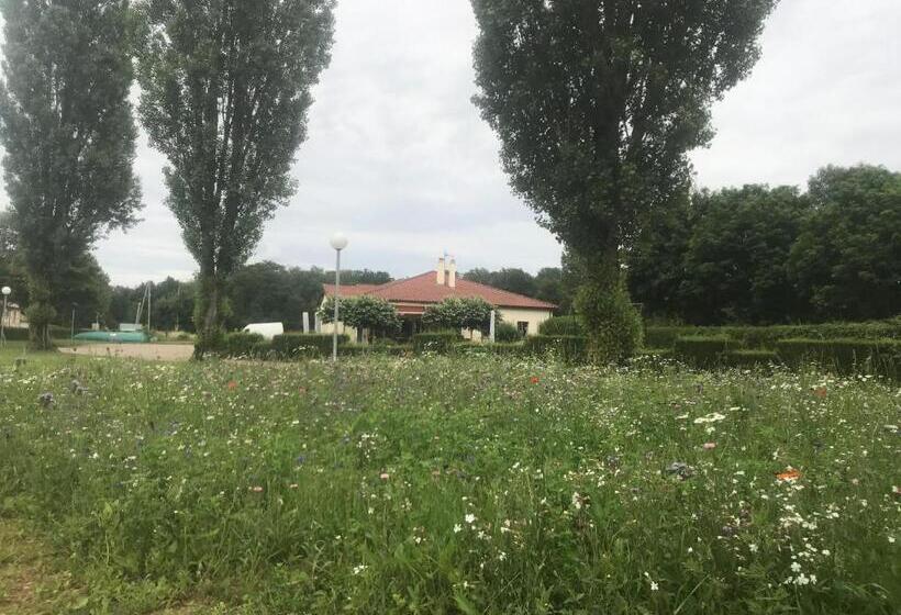 בית מלון כפרי La Villa De L Embusade Guesthouse