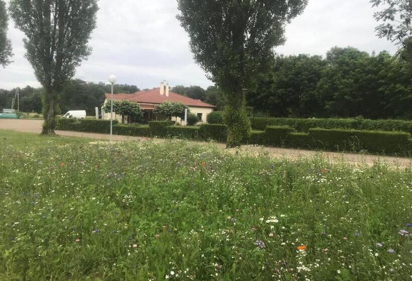 בית מלון כפרי La Villa De L Embusade Guesthouse