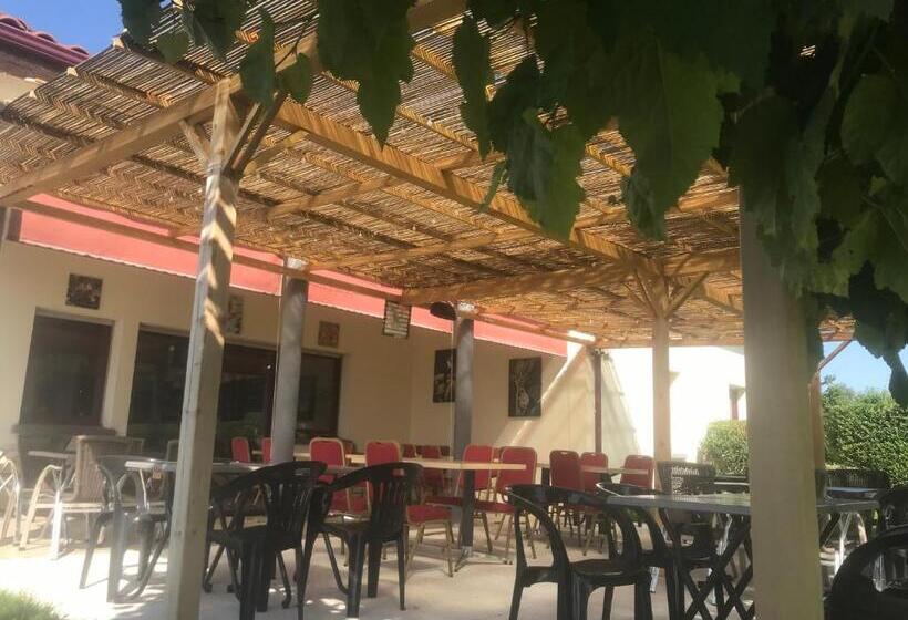 בית מלון כפרי La Villa De L Embusade Guesthouse