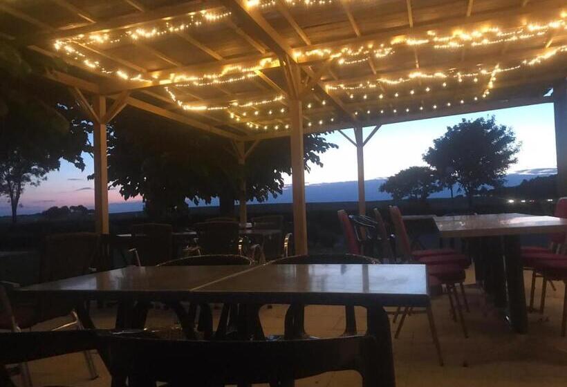 בית מלון כפרי La Villa De L Embusade Guesthouse