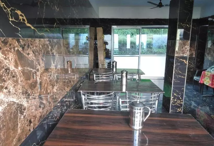 ホテル Shri Narayan Tourist Lodge & Chandica