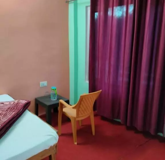 ホテル Shri Narayan Tourist Lodge & Chandica