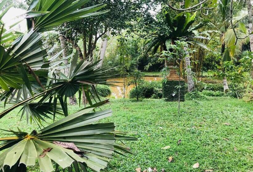 Отель Swarnapaya Résidence