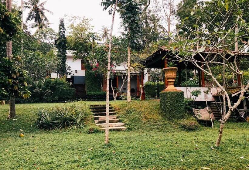 Отель Swarnapaya Résidence