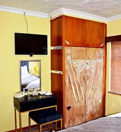 Mau Bed And Breakfast