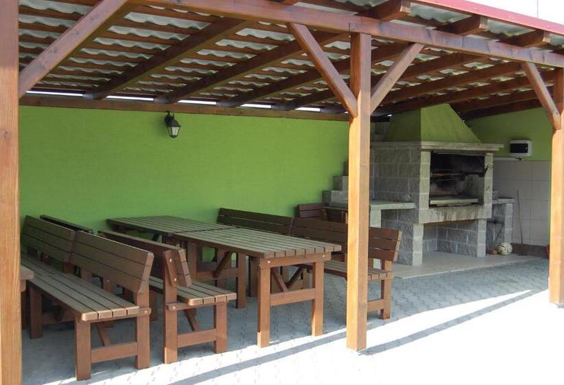 펜션 Penzion Na 13 Lipník