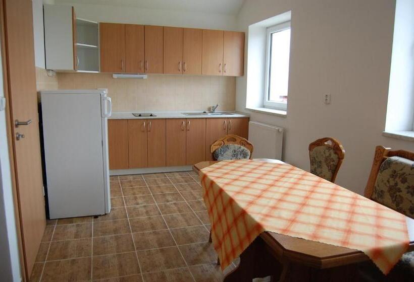 펜션 Penzion Na 13 Lipník