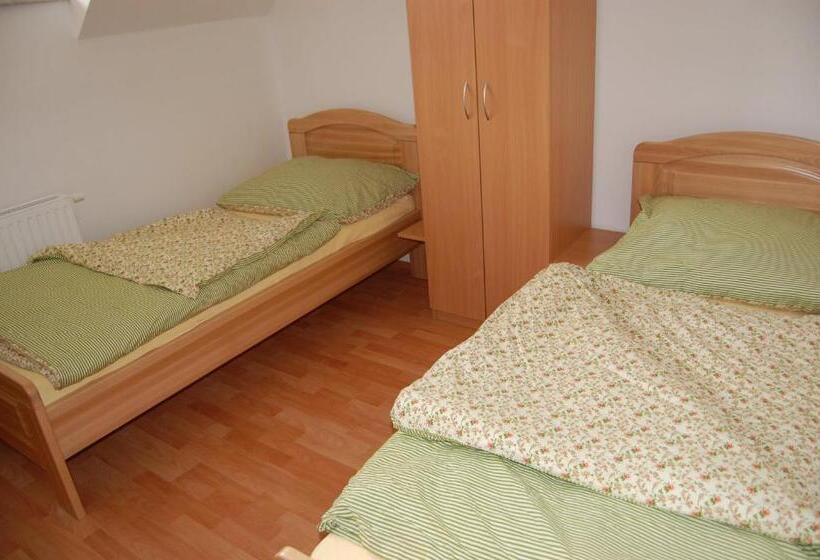 펜션 Penzion Na 13 Lipník