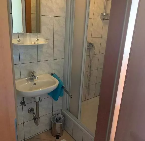 ユースホステル Gasthof Knezevic