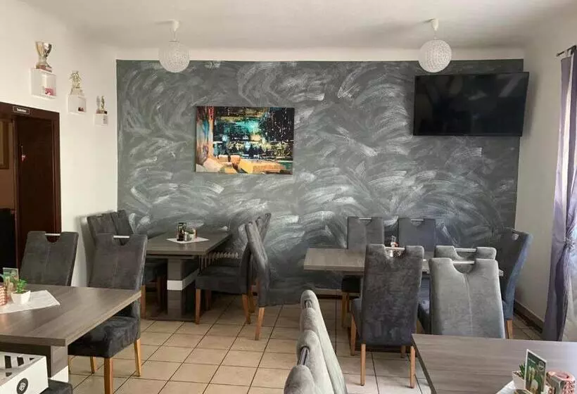 ユースホステル Gasthof Knezevic