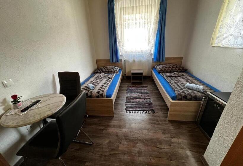 호스텔 Gasthof Knezevic