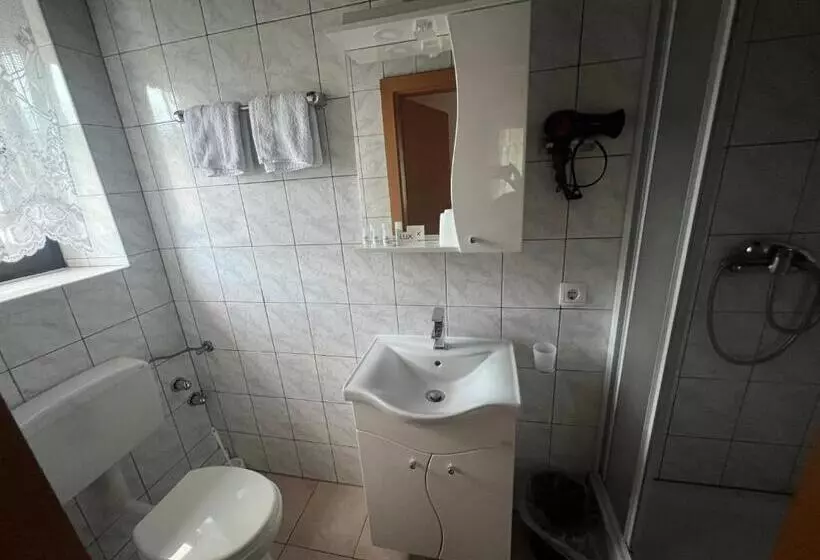 ユースホステル Gasthof Knezevic