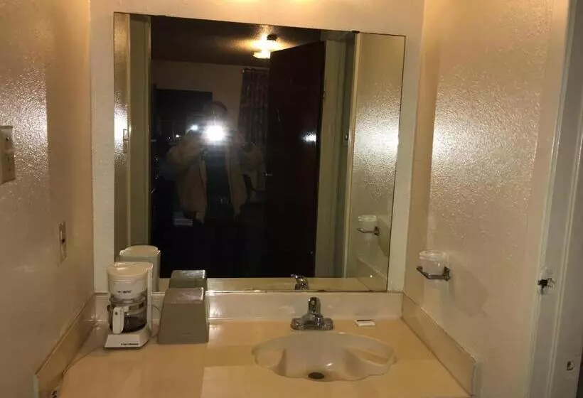 Retkeilymaja Luxury Inn