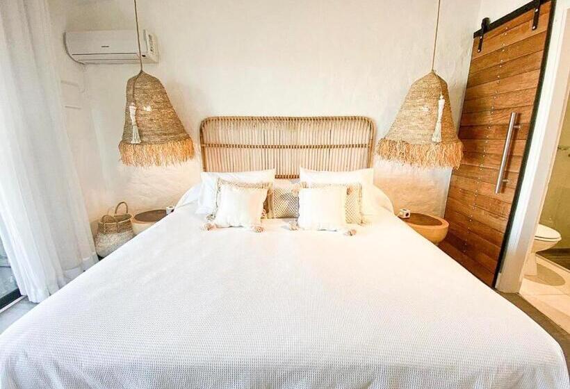 Schronisko M A R ė A