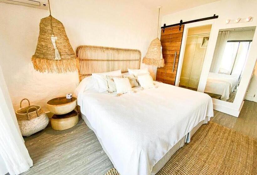 Schronisko M A R ė A