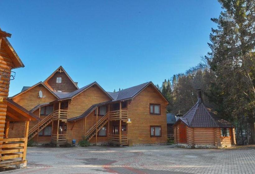 Retkeilymaja Zakhid Cottage Complex