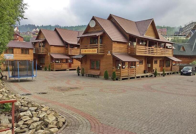 Retkeilymaja Zakhid Cottage Complex