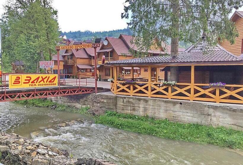 Retkeilymaja Zakhid Cottage Complex