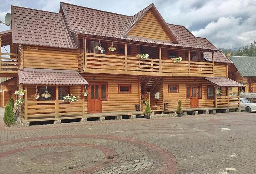 Retkeilymaja Zakhid Cottage Complex