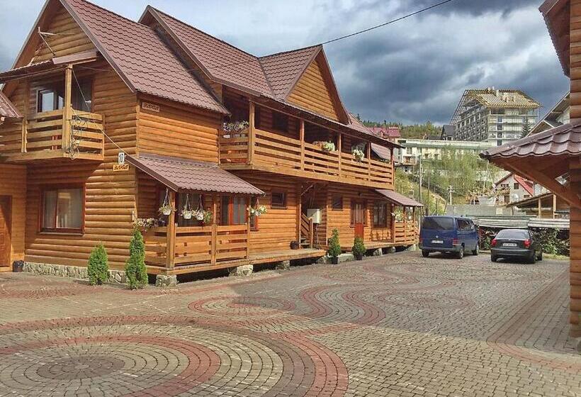 Retkeilymaja Zakhid Cottage Complex