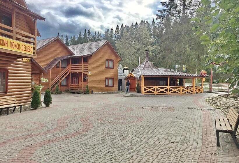 Retkeilymaja Zakhid Cottage Complex