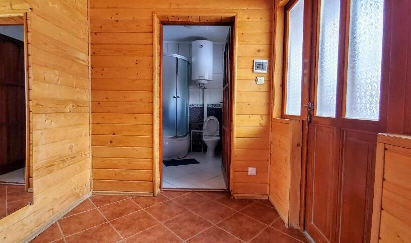 Retkeilymaja Zakhid Cottage Complex