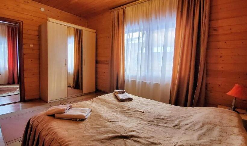 Retkeilymaja Zakhid Cottage Complex