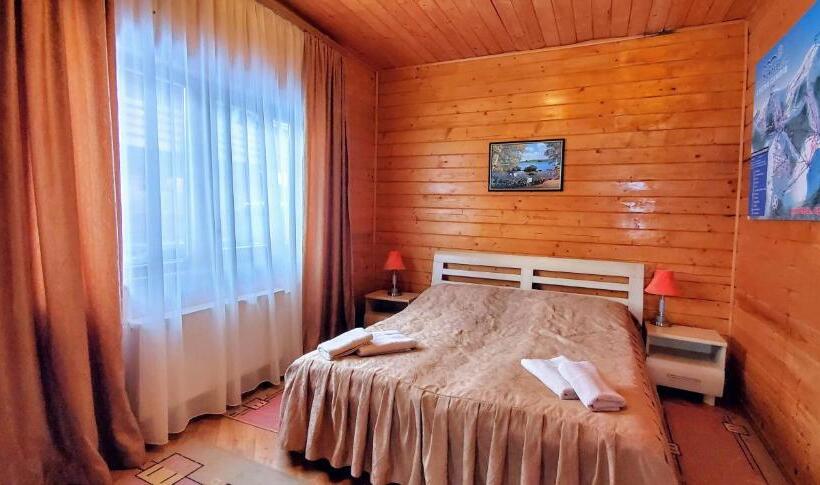 Retkeilymaja Zakhid Cottage Complex