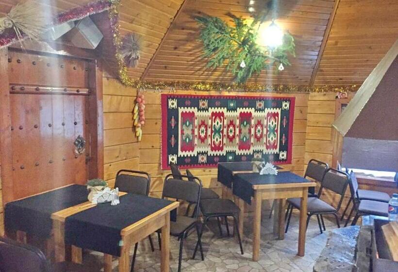 Retkeilymaja Zakhid Cottage Complex