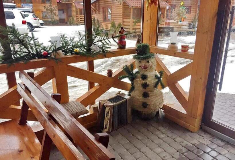 Retkeilymaja Zakhid Cottage Complex