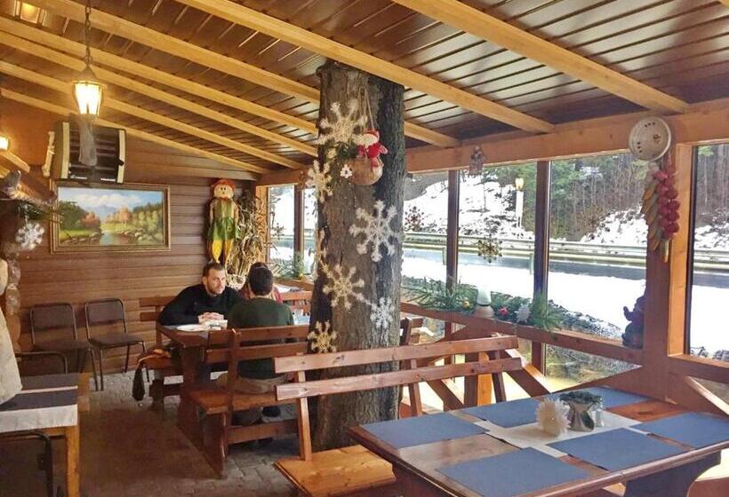 Retkeilymaja Zakhid Cottage Complex